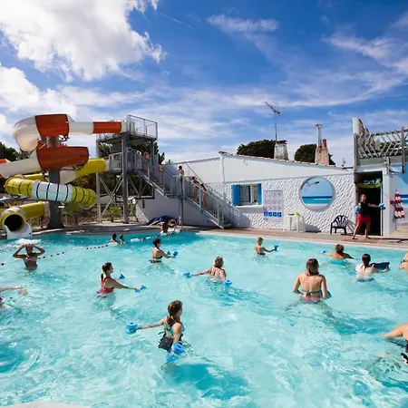 Camping Sunissim Riez A La Vie By Locatour Campingplads