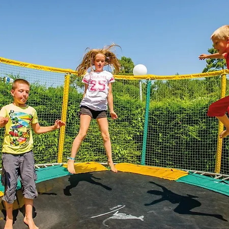 Camping Sunissim Riez A La Vie By Locatour Campingplads